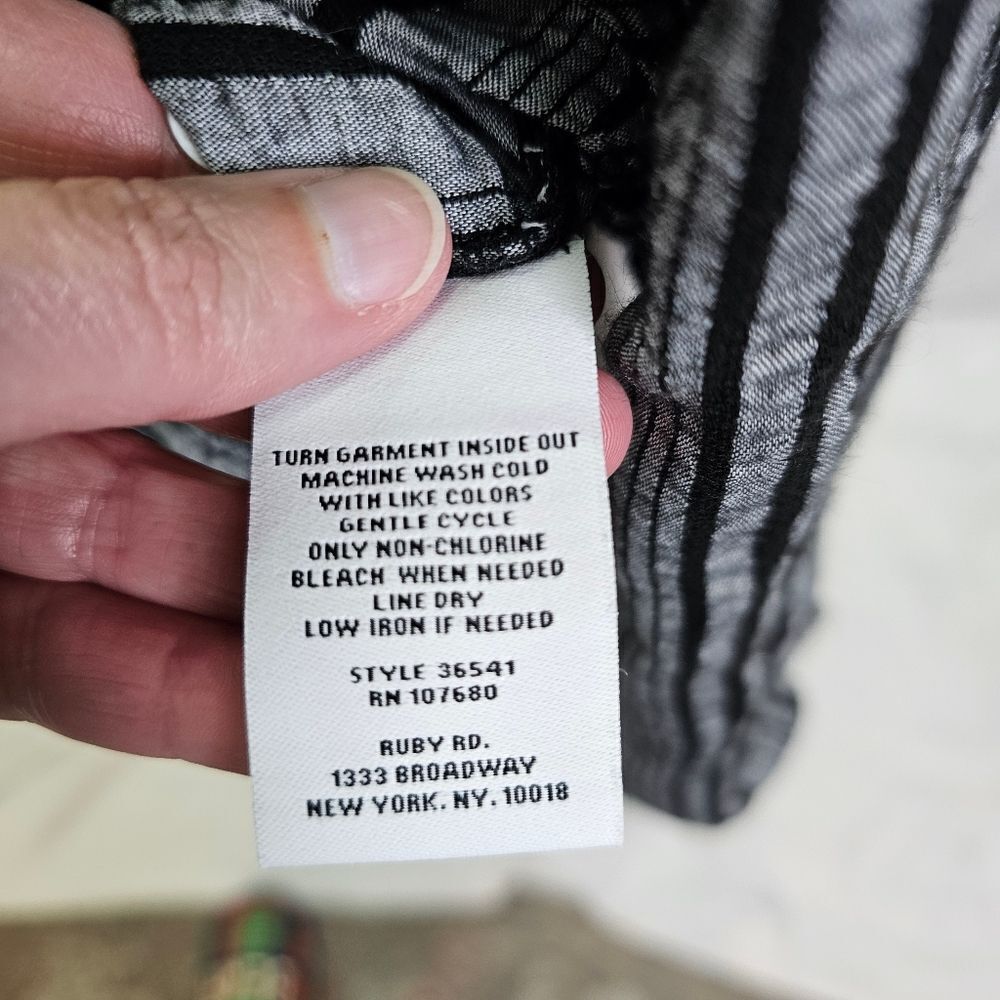 Ruby Rd. Black and Gray Striped Pintuck Popover Top Size Small - Picture 7 of 8